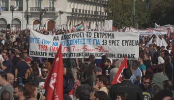Evropou otřásají protesty. Mohou za to změny pracovní doby i škrty
