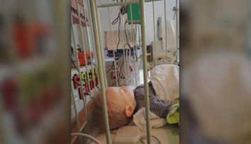 Eliáška omylem předávkovali v nemocnici v Mostě, bojuje o život