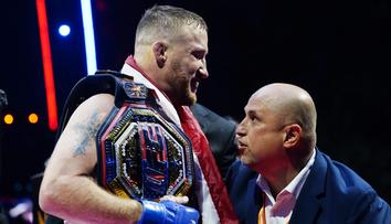 Šok u Bílého domu. Gaethje zničil Topuriu, Pereira padl. Trump gratuloval přímo v kleci
