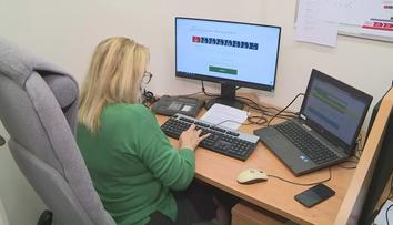 Učitelé se hlásí na očkování! Za první hodinu se registrovaly desítky tisíc