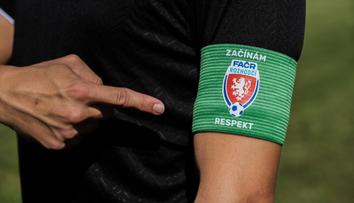 Brzké konce rozhodčích chce FAČR řešit kampaní. Nováčkům dá speciální pásky