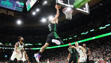 Nádherný koš s klaksonem. Tatum rozhodl první duel favoritů stylově