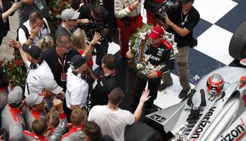 Will Power prolomil oválové prokletí a vyhrál slavnou Indy500!