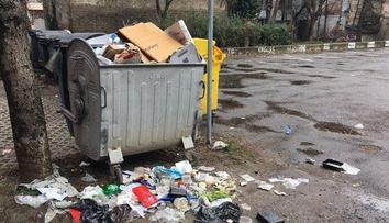 Popelářské auto v Bratislavě slisovalo muže, který byl v kontejneru. Zemřel