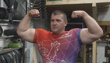 Potkají Schwarzeneggera. Dva čeští hasiči vyrazí na světovou soutěž