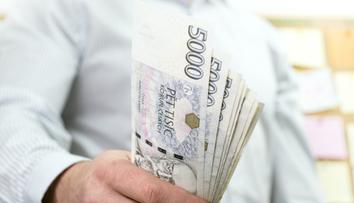 ČNB vydá speciální bankovky. Zavedla ale pro lidi limit