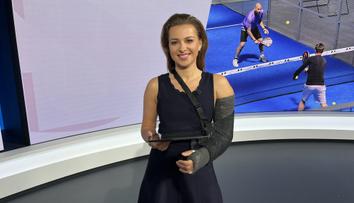 Hrdinka Puhajková: Nepříjemný pád na kole, ruka v sádře. Zprávy ale moderuje
