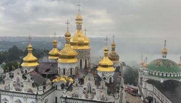 Rusko provedlo masivní útok na Kyjev. Raketa zasáhla významný chrám z 11. století