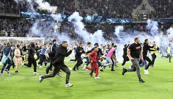 Divoký závěr Ligue 2! Dva zápasy přerušeny, jeden se vůbec nedohrál