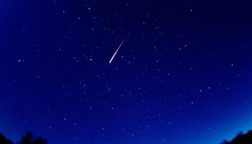 Nebe nad Slovenskem rozzářil bolid. Astronomové určili, kde najít úlomky