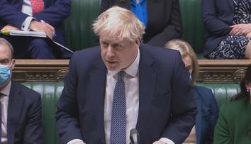 Johnson zruší většinu covidových omezení. Anglie se rozloučí s rouškami