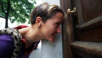 Mladík znásilnil holčičku (3), matka se dívala klíčovou dírkou!
