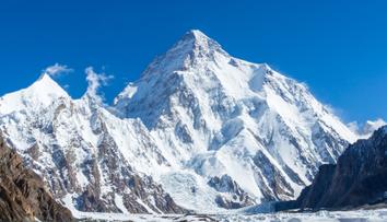 Nepřežili. Horolezce, kteří se ztratili při výstupu na K2, prohlásili za mrtvé