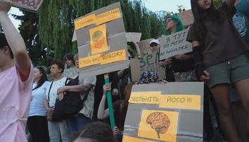 Zelenskyj na Ukrajině dál čelí protestům. Lidé chtějí zpět oblíbeného ministra
