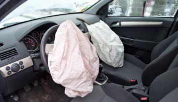 Špatný airbag zabil řidičku. Úřady hledají miliony vadných aut