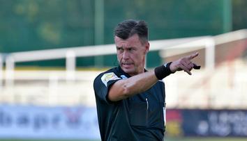 Borec na konec: Sudí sejmul hráče loktem a mohl si udělit žlutou kartu