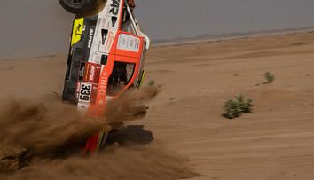 Vážná nehoda! Kolomý havaroval v posledním testu na Dakar