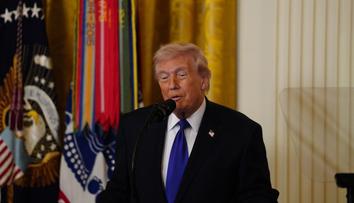 Izrael i USA připravují další údery na Írán. Má to však háček