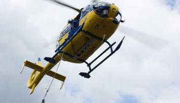 Autobus se srazil s kamionem. Řidiče transportovali vrtulníkem