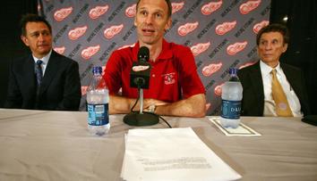 Smutek v Detroitu: Zemřel majitel Red Wings a Tigers!