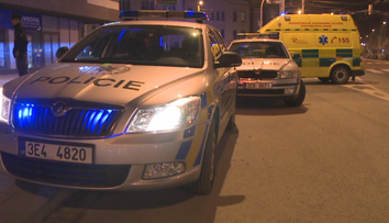 Policie v autě po nehodě našla opilou řidičku. Nad její reakcí zůstává rozum stát