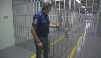 Policie rozbila gang, který pašoval do vězení drogy. Měli na to mazané metody