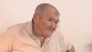 Stanislav (88) si sám nedojde ani na WC. Dostává 4 900 Kč, víc peněz mu úřad zamítl