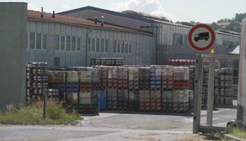 Neznámý pachatel ukradl přes 100 pivních sudů. Způsobil statisícovou škodu
