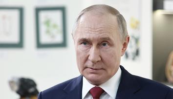 Nevěry a návštěvy striptýzových klubů. Kniha odhaluje Putinův dvojí život