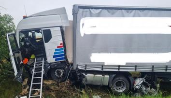 U Protivína se srazilo osobní auto s kamionem. Jeden z řidičů zemřel