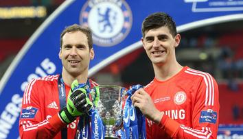 Je Courtois Mourinhův nejlepší brankář? Portugalec argumentoval Čechem