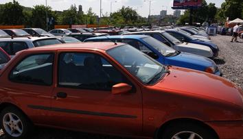 Muž v ojetém autě našel vzkaz od bývalé majitelky. To jsme viděli poprvé, žasne bazar