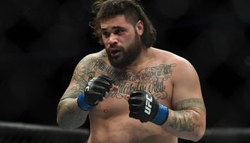 Ranař z UFC to přehnal. Vyrobil v baru pracovní úraz, čeká ho vězení!