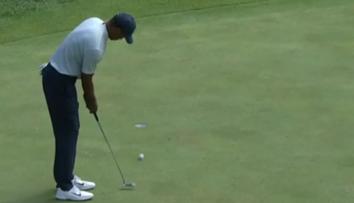 Tiger Woods se na turnaji propadl, golfisty trápí těžké podmínky