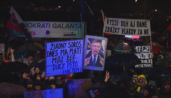 Desetitisíce Slováků vyšly do ulic. Protestovaly proti Ficovi a zrušení volna na svátek