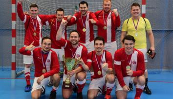 Tým Novy obhájil titul na futsalovém turnaji! Z poháru se pilo pivo