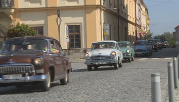 Dříve luxus, dnes retro. Na Olomoucku se sjela auta značky Volha