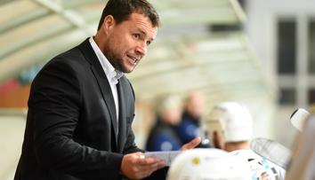 Svérázný trenér musí skončit, vzkázal svaz. Jinak Brno přijde o 360 tisíc