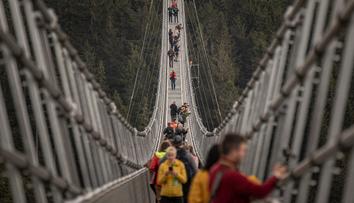 Dva měsíce po otevření zdražili vstup na Sky Bridge. Odráží to atraktivitu, brání se provozovatel