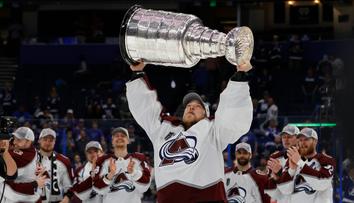 Vychytal Stanley Cup, ale musí z kola ven. Francouzův rival hledá nový tým