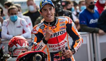 Šampion Márquez si může oddechnout. Slavný jezdec na operaci nemusí