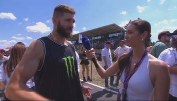 Fascinující bleskové reakce: Procházka obdivoval jezdce MotoGP a tleskal Salačovi