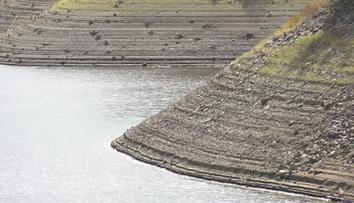 Orlík je na hraně. Povodí Vltavy poprvé v historii sáhne do zásob Slap