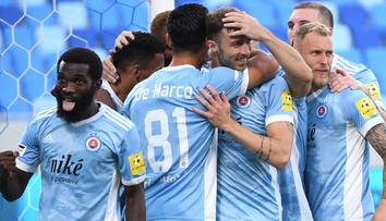 Slovan s Čechy v sestavě nečekaně prohrál, ale přesto postupuje