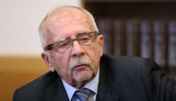 Ombudsman Křeček měl skončit. Nestihl se však zvolit jeho nástupce