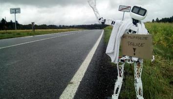 Prapodivná stopařka na českých silnicích. Už jste ji potkali?
