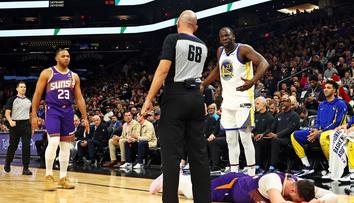 Už se úplně zbláznil? Známý raubíř dal soupeři v NBA pěstí