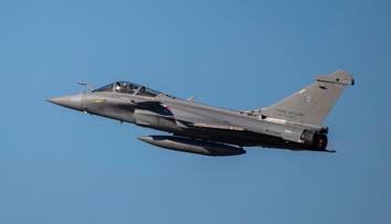 Stíhačky NATO sestřelily dron nad Lotyšskem. Nevycházejte, varovala lidi armáda