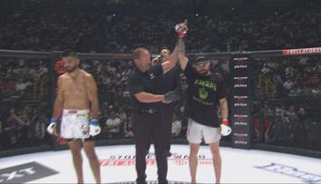 Pitbull zdolal Souzu a míří do semifinále Grand Prix. Souboj o titul bez vítěze