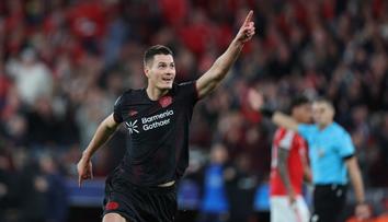 Schick vystřelil Leverkusenu výhru. Barcelona v Bruggách remizovala